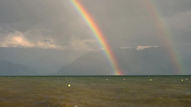 Arcobaleno Sull Acqua Paesaggio Del Lago Ginevra Montagna Onde Doppio — Video Stock