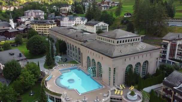 Luftaufnahme Des Leukerbades Loeche Les Bains Dorf Den Alpen Kanton — Stockvideo
