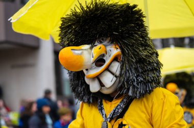 Basel, Basel-Stadt Canton, İsviçre - 12 Mart 2025: İsviçre 'deki Karnaval katılımcıları. Basel Fasnacht 2025 Geçit Maskesi. 