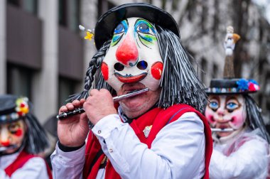 Basel, Basel-Stadt Canton, İsviçre - 12 Mart 2025: İsviçre 'deki Karnaval katılımcıları. Basel Fasnacht 2025 Geçit Maskesi.
