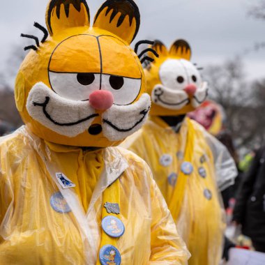 Basel, Basel-Stadt Canton, İsviçre - 12 Mart 2025: İsviçre 'deki Karnaval katılımcıları. Basel Fasnacht 2025 Geçit Maskesi.