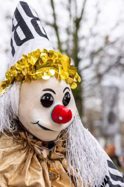 Basel, Basel-Stadt Canton, İsviçre - 12 Mart 2025: İsviçre 'deki Karnaval katılımcıları. Basel Fasnacht 2025 Geçit Maskesi.