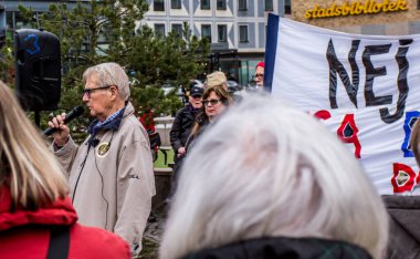 İsveç 'in Stockholm kentinde ABD ile İsveç arasında imzalanan ve ABD' ye İsveç 'te geniş kapsamlı haklar tanıyan DCA anlaşmasına (savunma işbirliği anlaşması) karşı protesto.