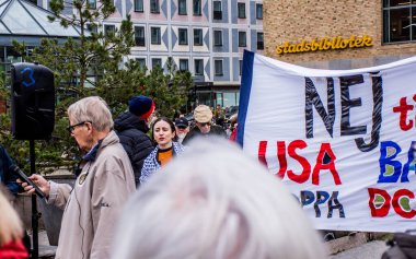 İsveç 'in Stockholm kentinde ABD ile İsveç arasında imzalanan ve ABD' ye İsveç 'te geniş kapsamlı haklar tanıyan DCA anlaşmasına (savunma işbirliği anlaşması) karşı protesto.