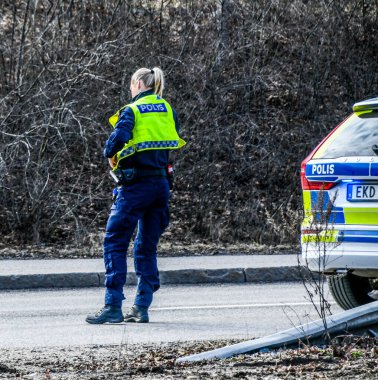 Polis devriyesi Stockholm, İsveç 'te bir şoförü durdurdu..