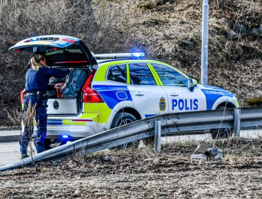 Polis devriyesi Stockholm, İsveç 'te bir şoförü durdurdu..