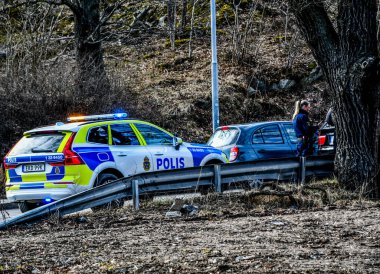 Polis devriyesi Stockholm, İsveç 'te bir şoförü durdurdu..