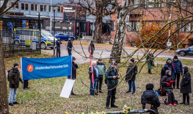 İsveç 'in Stockholm kentindeki Rusya' nın Ukrayna 'daki savaşını protesto etmek için. Protesto her çarşamba, farklı konuşmacılarla yapılıyor..