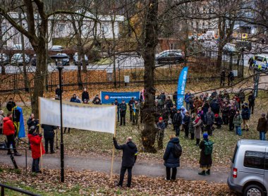 İsveç 'in Stockholm kentindeki Rusya' nın Ukrayna 'daki savaşını protesto etmek için. Protesto her çarşamba, farklı konuşmacılarla yapılıyor..