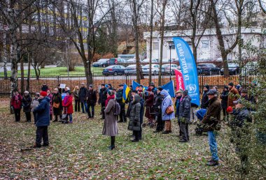 İsveç 'in Stockholm kentindeki Rusya' nın Ukrayna 'daki savaşını protesto etmek için. Protesto her çarşamba, farklı konuşmacılarla yapılıyor..