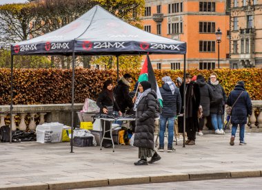 Filistin 'in, İsveç' in orta Stockholm kentindeki İsveç parlamento binası ve Dışişleri Bakanlığı 'nın dışında gerçekleştirilen Batı Şeria ve Gazze' deki İsrail işgaline karşı protestolar.