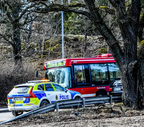Polis devriyesi Stockholm, İsveç 'te bir şoförü durdurdu..
