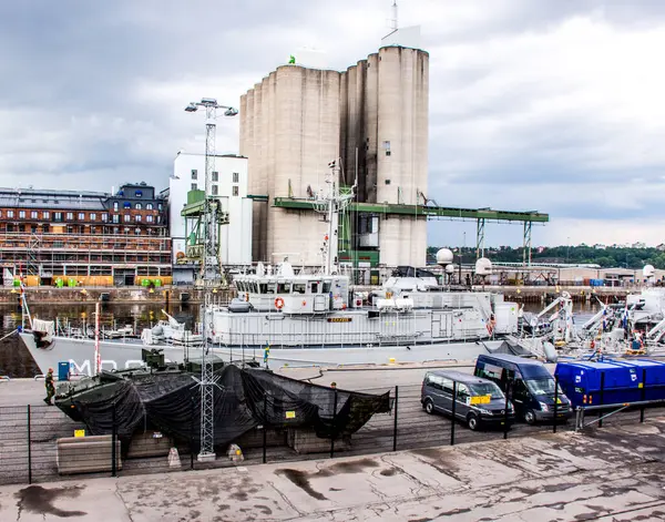 Hollanda 'dan savaş gemisi Stockholm, İsveç' i ziyaret etti.