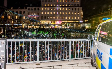 İsveç 'in başkenti Stockholm' de, işgalin üçüncü yılında Rusya 'nın Ukrayna' yı işgaline karşı protesto gösterisi düzenlendi..