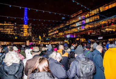 İsveç 'in başkenti Stockholm' de, işgalin üçüncü yılında Rusya 'nın Ukrayna' yı işgaline karşı protesto gösterisi düzenlendi..