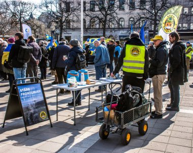 İsveç 'in başkenti Stockholm' deki Norrmalmstorg 'da düzenlenen Ukrayna' daki Rusya Savaşı 'na karşı protesto.