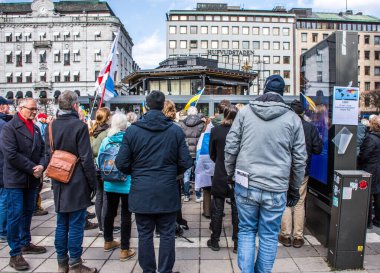 İsveç 'in başkenti Stockholm' deki Norrmalmstorg 'da düzenlenen Ukrayna' daki Rusya Savaşı 'na karşı protesto.