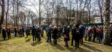 Rusya 'nın Ukrayna' daki işgalini protesto etmek. İsveç, Stockholm 'deki Rusya Büyükelçiliği' nin hemen dışında her çarşamba düzenlenir..