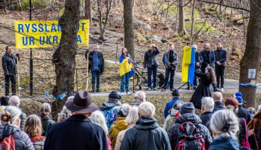 Rusya 'nın Ukrayna' daki işgalini protesto etmek. İsveç, Stockholm 'deki Rusya Büyükelçiliği' nin hemen dışında her çarşamba düzenlenir..