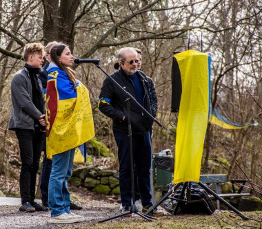 Rusya 'nın Ukrayna' daki işgalini protesto etmek. İsveç, Stockholm 'deki Rusya Büyükelçiliği' nin hemen dışında her çarşamba düzenlenir..