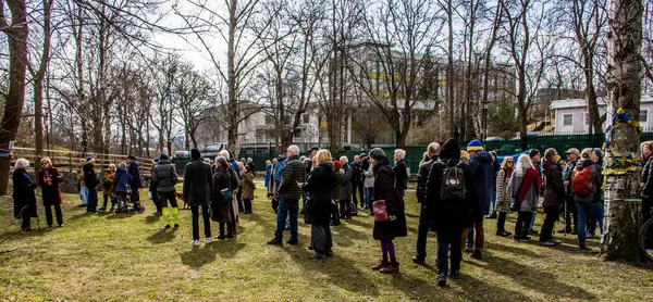 Rusya 'nın Ukrayna' daki işgalini protesto etmek. İsveç, Stockholm 'deki Rusya Büyükelçiliği' nin hemen dışında her çarşamba düzenlenir..