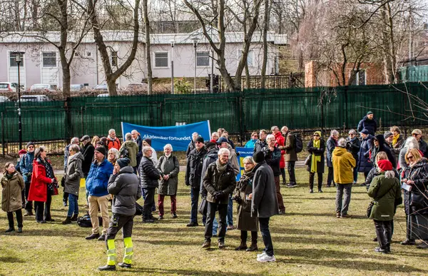 Rusya 'nın Ukrayna' daki işgalini protesto etmek. İsveç, Stockholm 'deki Rusya Büyükelçiliği' nin hemen dışında her çarşamba düzenlenir..
