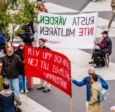 Stockholm, İsveç 'te NATO' nun bir parçası olmayı protesto etmek. 11 Mayıs 2025.