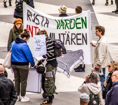 Stockholm, İsveç 'te NATO' nun bir parçası olmayı protesto etmek. 11 Mayıs 2025.