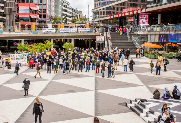 Stockholm, İsveç 'te NATO' nun bir parçası olmayı protesto etmek. 11 Mayıs 2025.