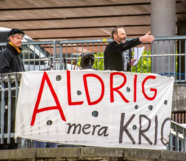 Stockholm, İsveç 'te NATO' nun bir parçası olmayı protesto etmek. 11 Mayıs 2025.