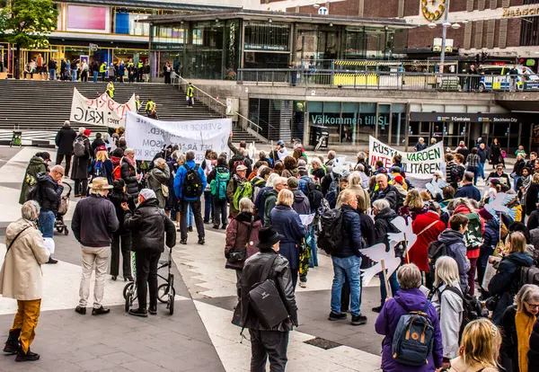 Stockholm, İsveç 'te NATO' nun bir parçası olmayı protesto etmek. 11 Mayıs 2025.