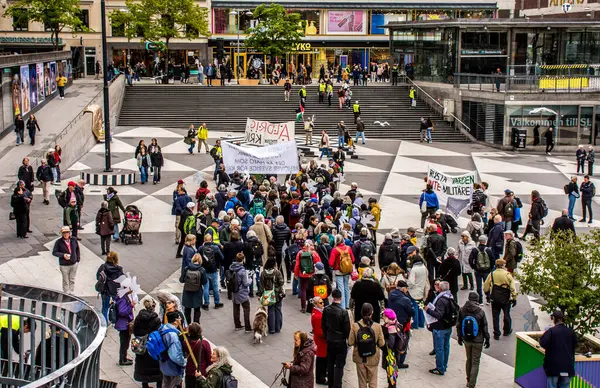 Stockholm, İsveç 'te NATO' nun bir parçası olmayı protesto etmek. 11 Mayıs 2025.