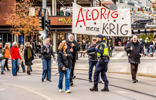 Stockholm, İsveç 'te NATO' nun bir parçası olmayı protesto etmek. 11 Mayıs 2025.