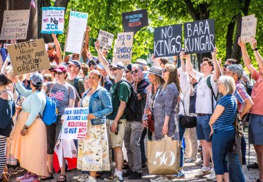 İsveç, Stockholm 'de HAYIR hareketinin düzenlediği protestolar, ABD Başkanı Trump' a karşı İsveç 'te çoğunluğu ABD vatandaşları tarafından protesto edildi..