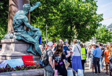 İsveç, Stockholm 'de HAYIR hareketinin düzenlediği protestolar, ABD Başkanı Trump' a karşı İsveç 'te çoğunluğu ABD vatandaşları tarafından protesto edildi..