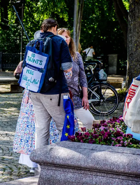 İsveç, Stockholm 'de HAYIR hareketinin düzenlediği protestolar, ABD Başkanı Trump' a karşı İsveç 'te çoğunluğu ABD vatandaşları tarafından protesto edildi..
