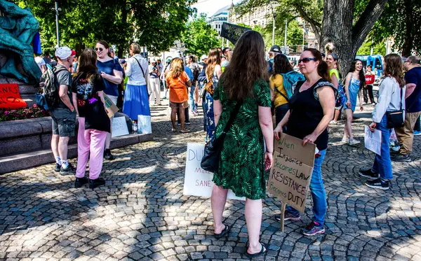 İsveç, Stockholm 'de HAYIR hareketinin düzenlediği protestolar, ABD Başkanı Trump' a karşı İsveç 'te çoğunluğu ABD vatandaşları tarafından protesto edildi..
