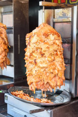 Domuz ızgarası yapmak için soba sobası.