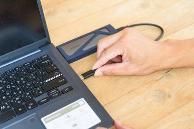 Bangkok, Tayland - 5 Mayıs 2023: UGREEN M.2 NVMe SSD Kapatma Kutusu /