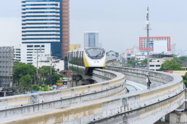 Bangkok, Tayland - 6 Haziran 2023: Bangkok 'taki Tayland elektrikli tren hattı