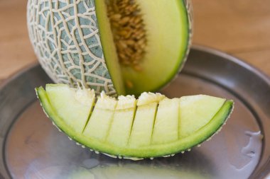 Taze yeşil karpuza yakın. 