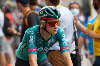 Bilbao, İspanya - 1 Temmuz 2023 BORA - HANSGROHE takımından bisikletçi PATRICK KONRAD, 2023 Tour de France 'ın ilk etabında Bilbao' ya gidiş ve varışla birlikte sunuldu.