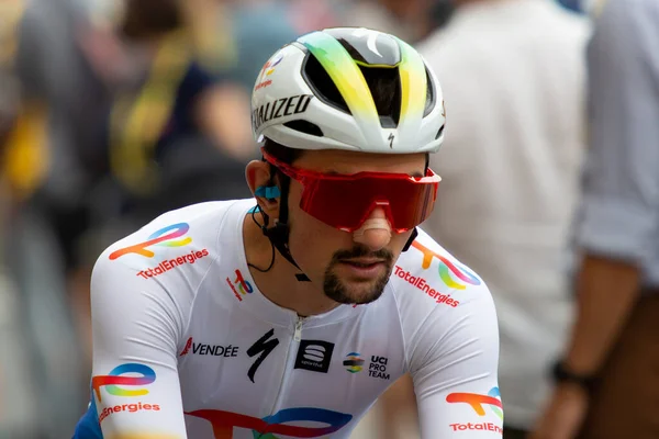 スペイン ビルバオ 2023年7月1日自転車愛好家Mathieu Burgaudeauは Totaleneriesチームから 2023年のツアー フランスの第1ステージで出発し ビルバオに到着しました — ストック写真