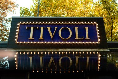 Tivoli Bahçeleri eğlence parkı dünyanın en ünlü parklarından biridir ve Kopenhag 'ın merkezinde yer almaktadır.