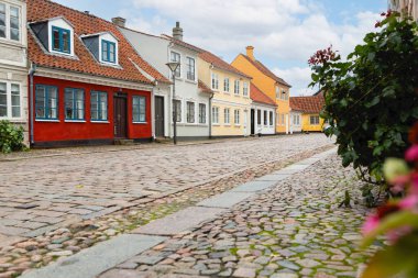 Odense 'deki Ramsherred Caddesi' nin genel manzarası. Hans Christian Andersen 'in mahallesi
