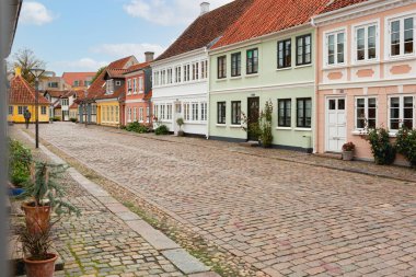 Odense 'deki Ramsherred Caddesi' nin genel manzarası. Hans Christian Andersen 'in mahallesi