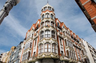Valladolid, İspanya - 18 Şubat 2024 Valladolid 'de Paseo Recoletos üzerine 1906 yılında inşa edilen modernist Casa del Principe' nin ayrıntıları