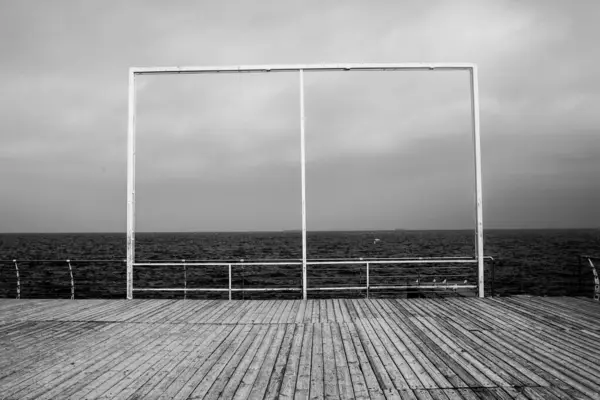 Karadeniz 'deki boş beyaz rıhtım