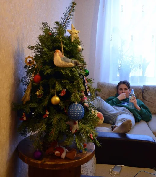 Albero Natale Ragazzo Casa — Foto Stock