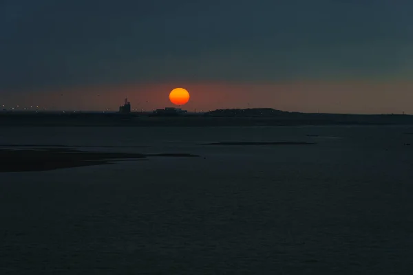 Захід Сонця Місто Біля Моря — стокове фото